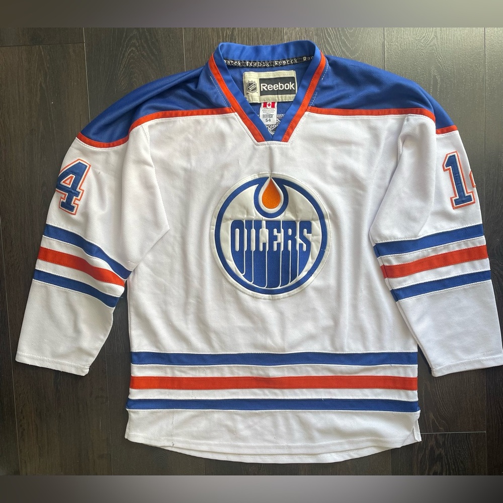 Reebok NHL Edmonton Oilers hockey jersey.
#14 Eberle - Size 54 (XL)